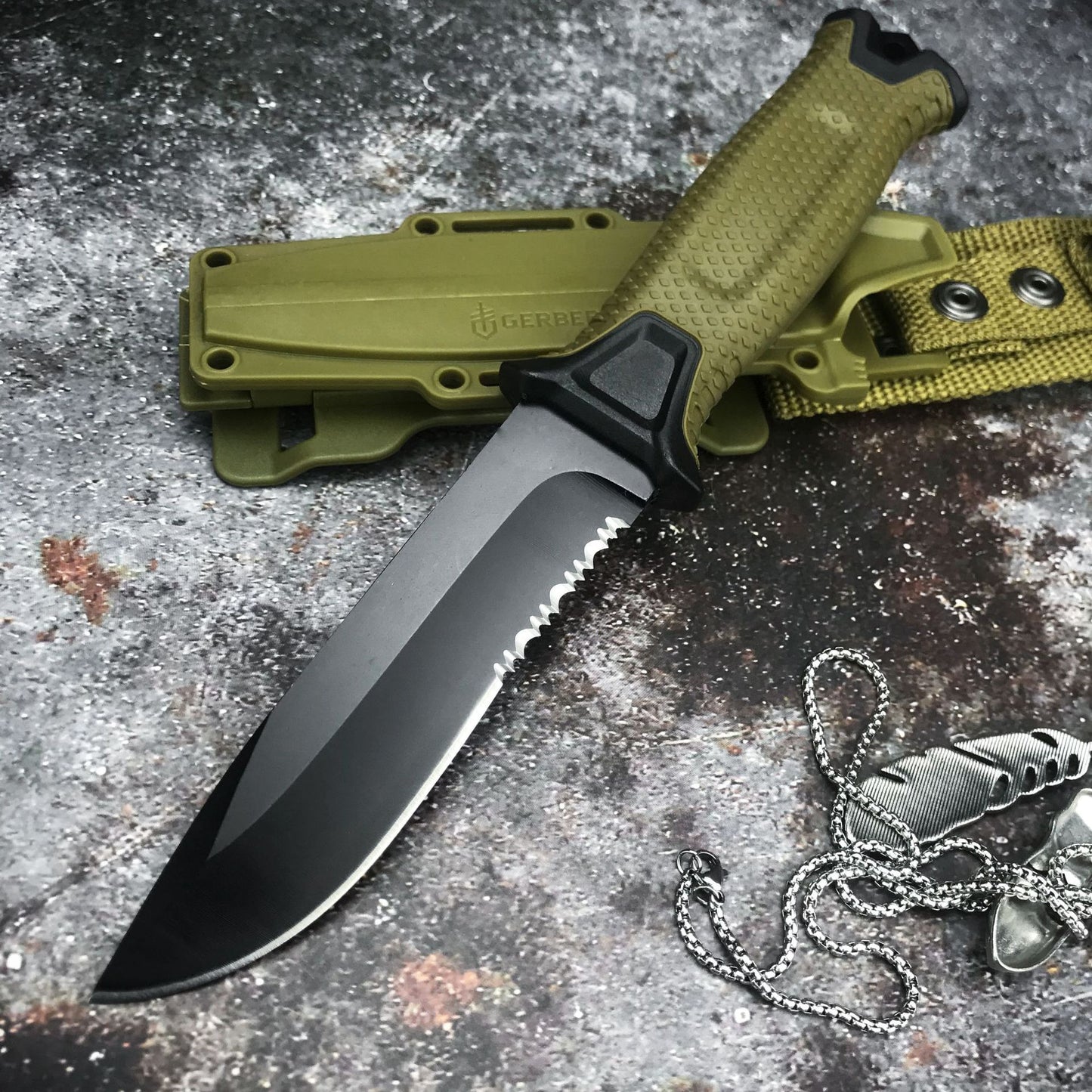  This durable knife features a knife sheath and ignition magnesium rod for added functionality